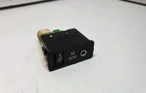 BMW X5 E70 AUX in-socket connector 9129652 61319129652