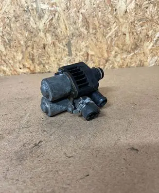 Mercedes-Benz E W210 Coolant heater control valve 0118307884