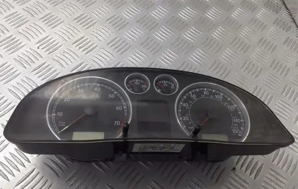 Volkswagen PASSAT B5.5 Tachometer 3B0920927B