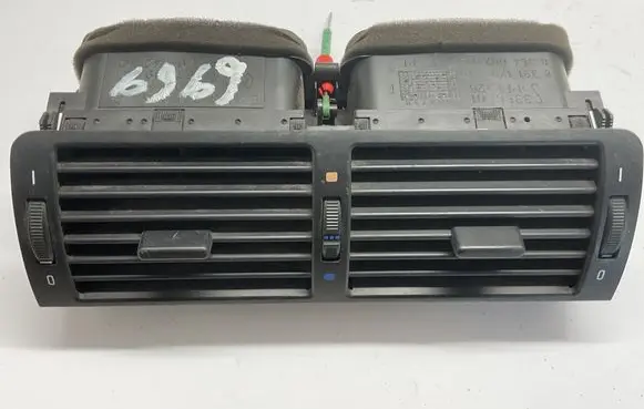 BMW 3 E46 Dash center air vent grill 8391179 C335601 8364007
