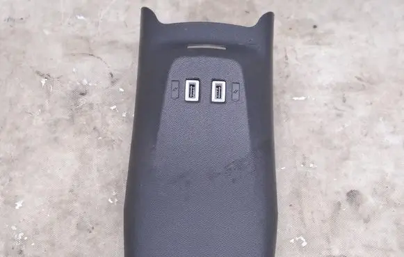Opel Mokka B Other center console (tunnel) element 9834689780A