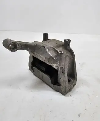 Volkswagen Tiguan Engine mount bracket 5N0199262F