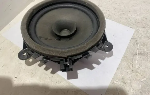Volvo C30 Front door speaker 30657444 M5XUG 08W28
