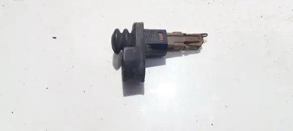 Subaru Impreza I Front door sensor 9305U