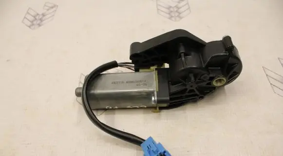 Mercedes-Benz CLS C219 Seat adjustment motor 0390203206