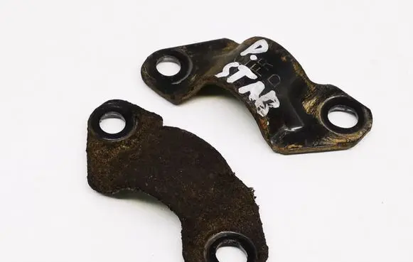 Nissan Primera Sway bar bush bracket, front 
