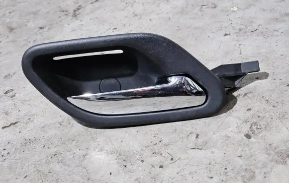 BMW 7 E38 Front door interior handle 8239476