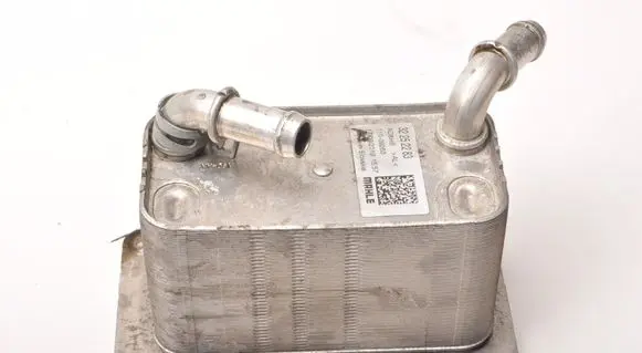 Volvo XC90 Engine oil radiator 32252283
