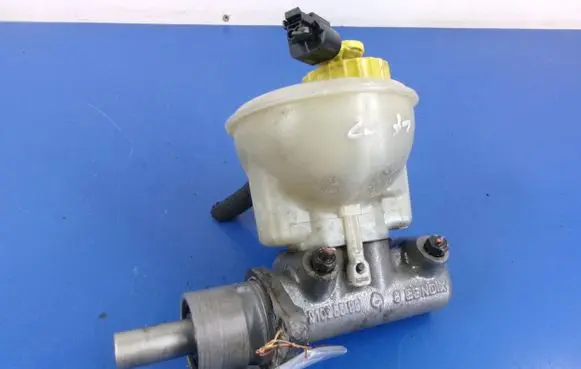 Volkswagen Polo III 6N 6N2 6NF Master brake cylinder