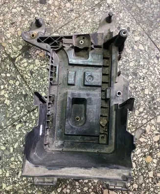 Volkswagen Tiguan Battery tray 1K0915333