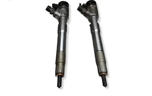 Renault Trafic III (X82) Fuel injector S27624888 0445110939