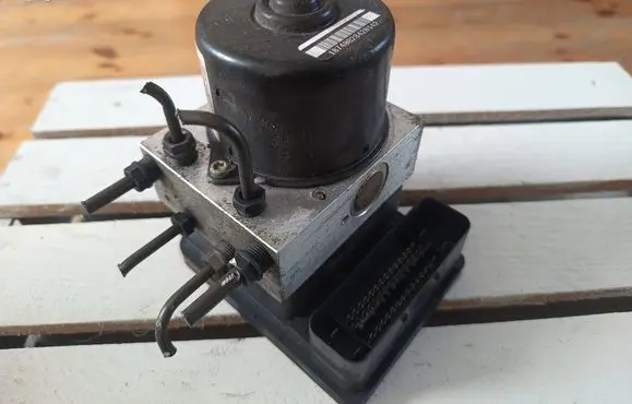 Mini One - Cooper R50 - 53 ABS Pump 6765284 6865282 10096008713