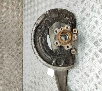 BMW 5 G30 G31 Front wheel hub 6884386