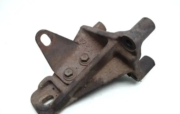 Suzuki Grand Vitara II Engine mounting bracket