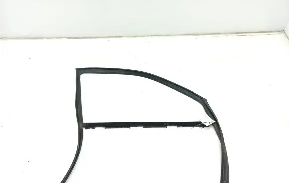 Lexus LS 430 Rubber seal front door window/glass 0010GJ3180557