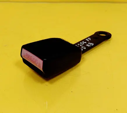 Front seatbelt buckle