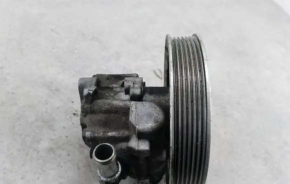 Skoda Superb B5 (3U) Power steering pump 8D0145156F
