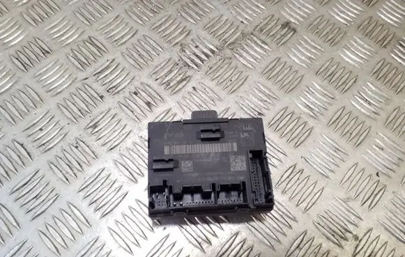 Volkswagen PASSAT B8 Door control unit/module 5Q0959392B