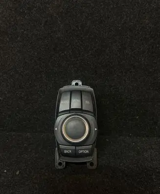 Head unit multimedia control