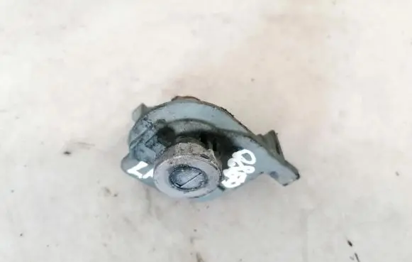 Mazda 3 I Front door lock (next to the handle) 