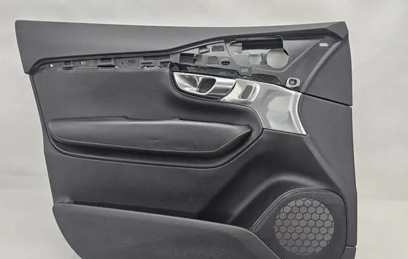Volvo XC90 Front door card panel trim 31393113