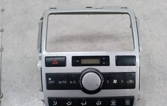 Toyota Avensis Verso Climate control/heater control trim 