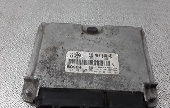 Volkswagen Golf IV Engine control unit/module 038906018AE 0281001831