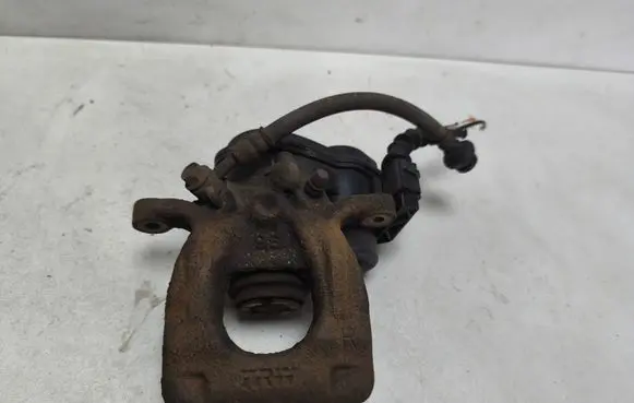 Nissan Qashqai Rear brake caliper 32353310C