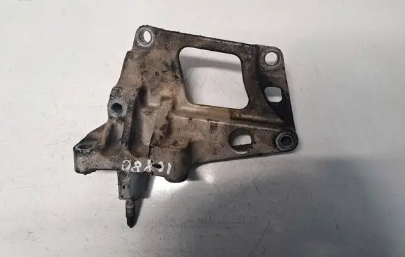 Nissan X-Trail T30 Engine mounting bracket 