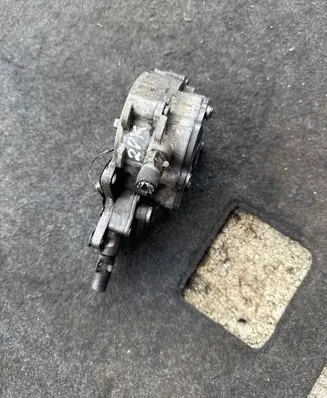 Volkswagen Bora Vacuum pump 038145215