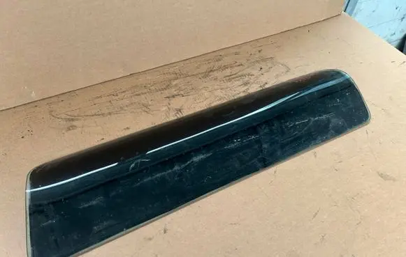 Land Rover Discovery 5 Front triangle window/glass 