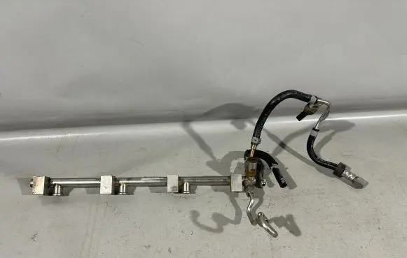 Porsche Cayenne (92A) Fuel distributor 95811011520 95811012600 95811012500