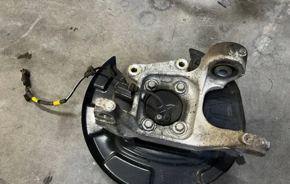 Ford Fusion II Rear wheel hub spindle/knuckle HG9C5B758A
