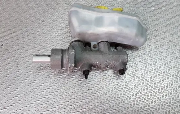 Volkswagen Golf IV Master brake cylinder