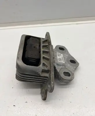 BMW X1 F48 F49 Engine mount bracket 6853449 020217