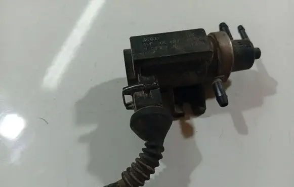 Audi A6 S6 C4 4A Turbo solenoid valve 1HC906627