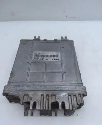 Volkswagen PASSAT B4 Engine control unit/module 0281010077