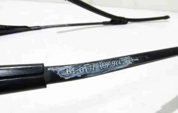 BMW 1 E82 E88 Front wiper blade arm 61617169974