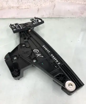 Opel Mokka B Rear door window regulator with motor 9843774280