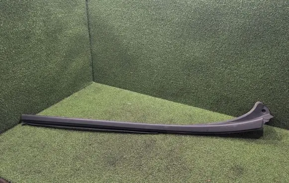 Renault Trafic III (X82) Windshield trim 727608750R 93867905 104555A2