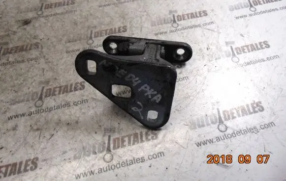 Mercedes-Benz E W211 Front door lower hinge 