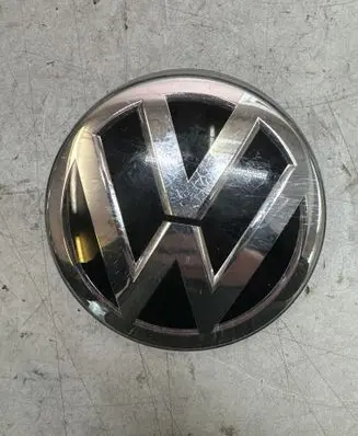 Volkswagen Polo VI Manufacturer badge logo/emblem 2G0853601A