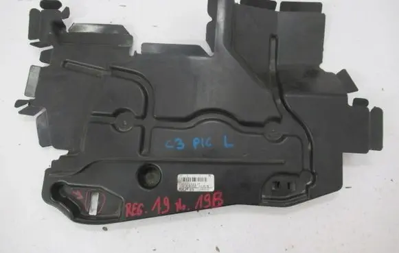 Citroen C3 Picasso Intercooler air channel guide 
