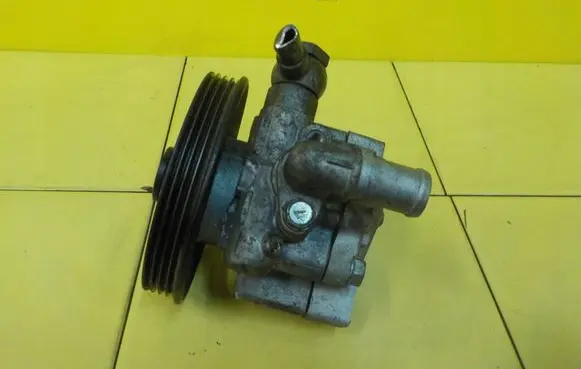 Opel Insignia A Power steering pump 13309333