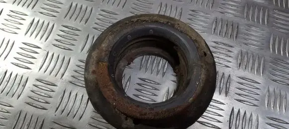 Renault Laguna II Coil spring mount 