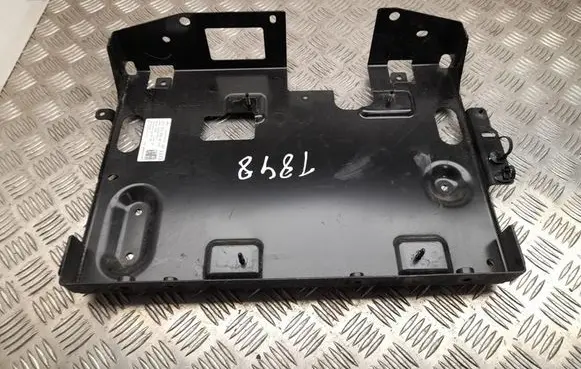 Engine mounting bracket