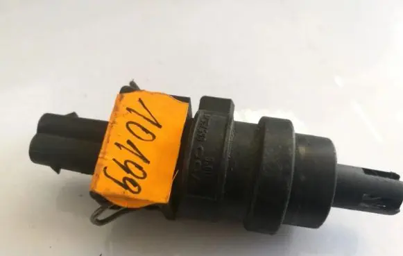 Audi 80 90 S2 B4 Intake air temperature sensor 028906081