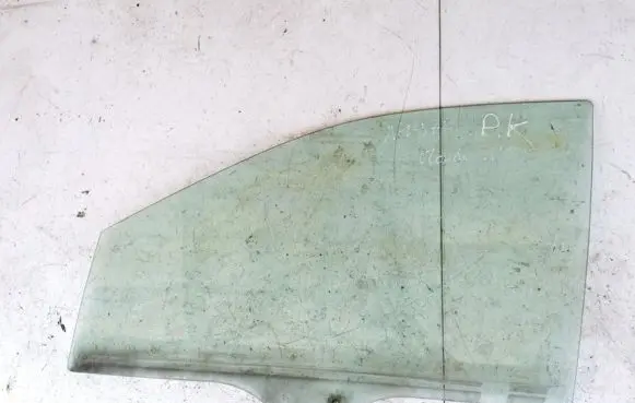 Mazda MPV Front door window glass four-door 
