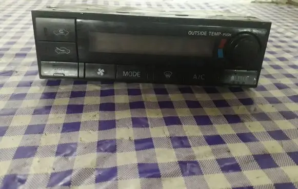Nissan X-Trail T30 Climate control unit 273008H907 3J11234700