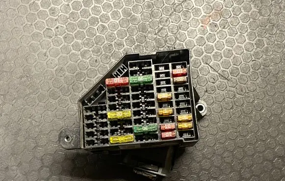Volkswagen PASSAT B6 Fuse box set 3C1941824
